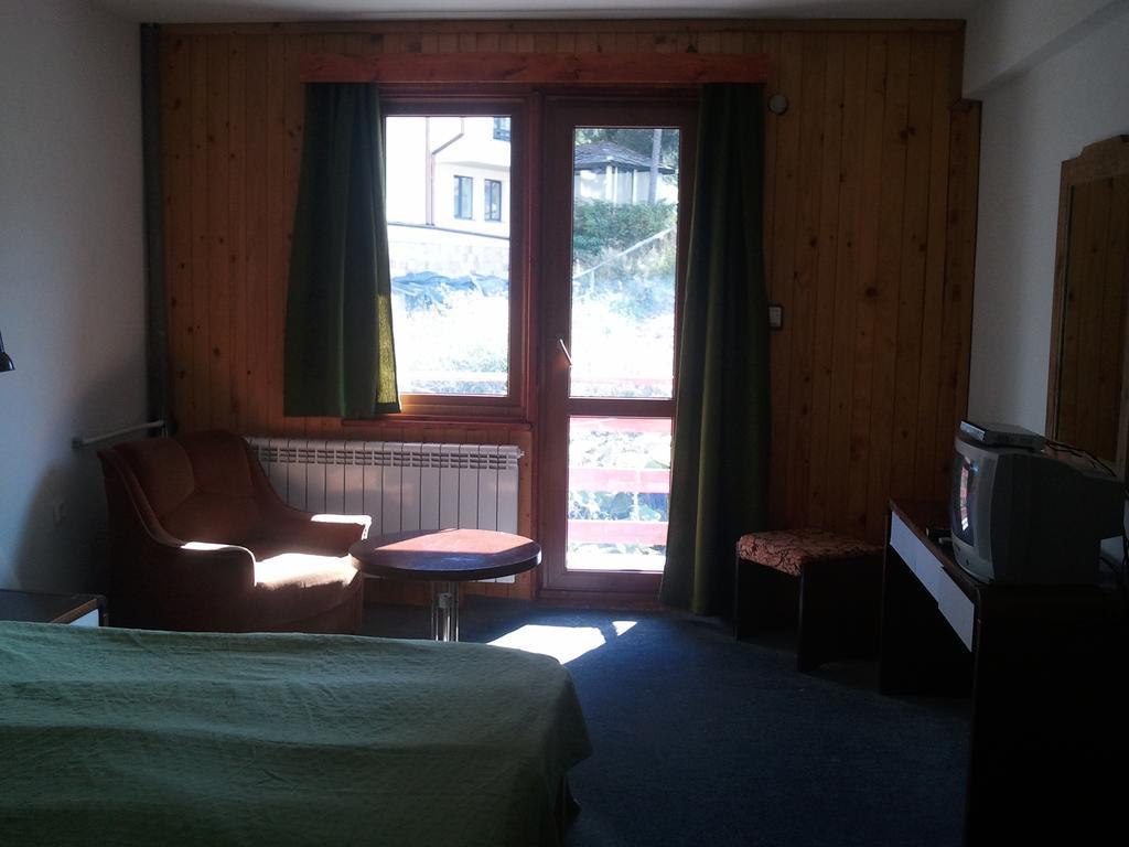 Kris Guesthouse Stoykite Екстер'єр фото